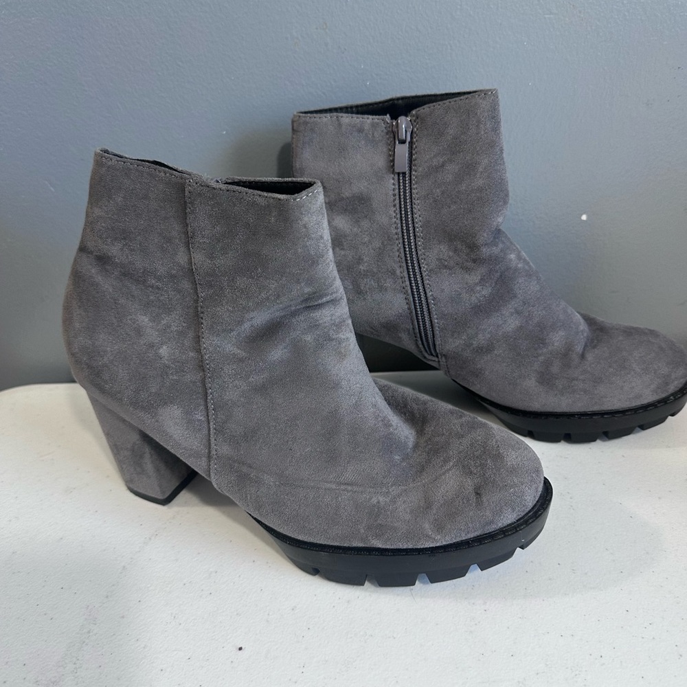 Women’s Gray Ankle Boots 8